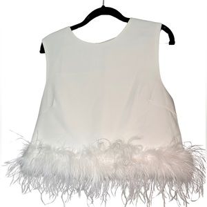 La’ Ros. White feathered sleeveless top. Size M
